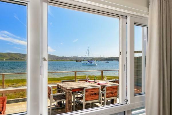 On The Water - Thesen Apartment Книсна Екстериор снимка