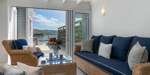 On The Water - Thesen Apartment Книсна Екстериор снимка
