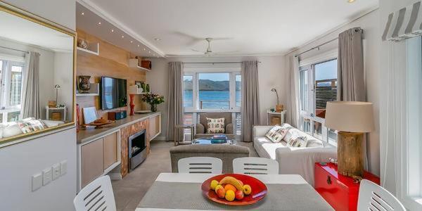 On The Water - Thesen Apartment Книсна Екстериор снимка