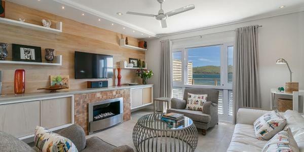 On The Water - Thesen Apartment Книсна Екстериор снимка