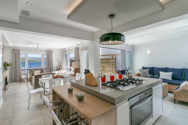 On The Water - Thesen Apartment Книсна Екстериор снимка